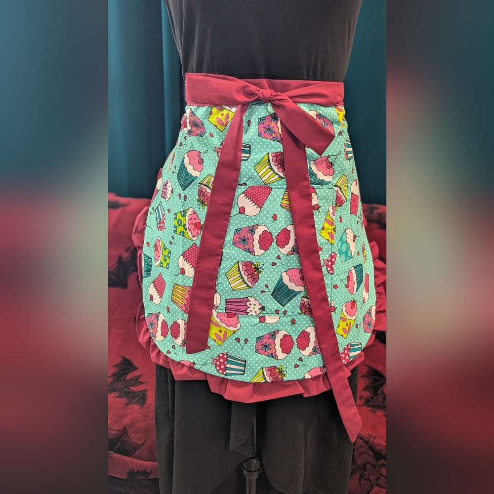 Retro Mini Half Apron - Cupcake Cutie
